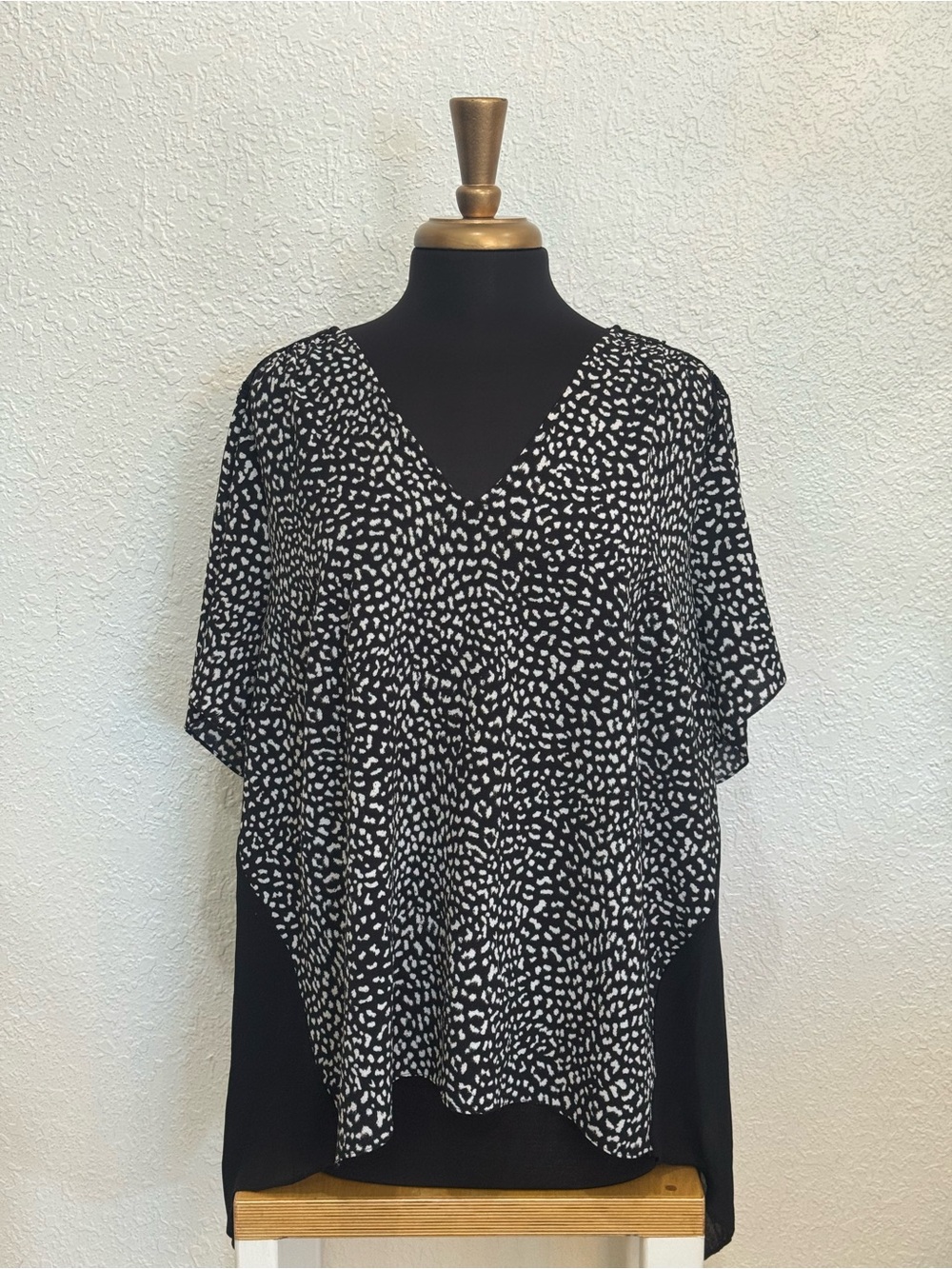 Michael Kors Black and White Printed V-Neck Tunic Top